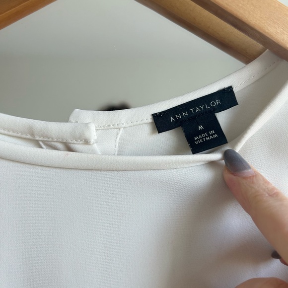 Great Condition Size Medium Ann Taylor Blouse - Picture 3 of 3